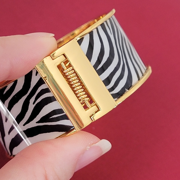 Talbots Zebra Bangle - Picture 4 of 7